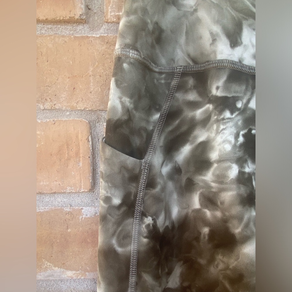 Lululemon Align High-Rise Pant with Pockets 25"
Diamond Dye Light Sage, Size 20 - Picture 9 of 11